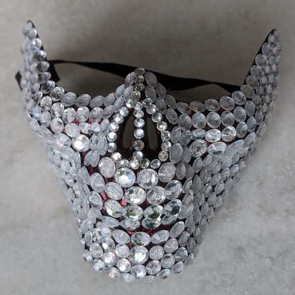 NEW Large Silver Embellished Halloween Face Mask - Picture 8 of 10